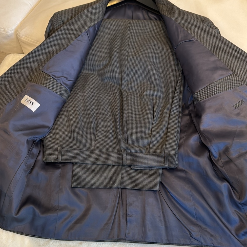 Hugo Boss Suit - Picture 5 of 6